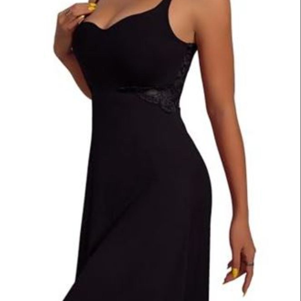 Elegant Black Lace Chemise